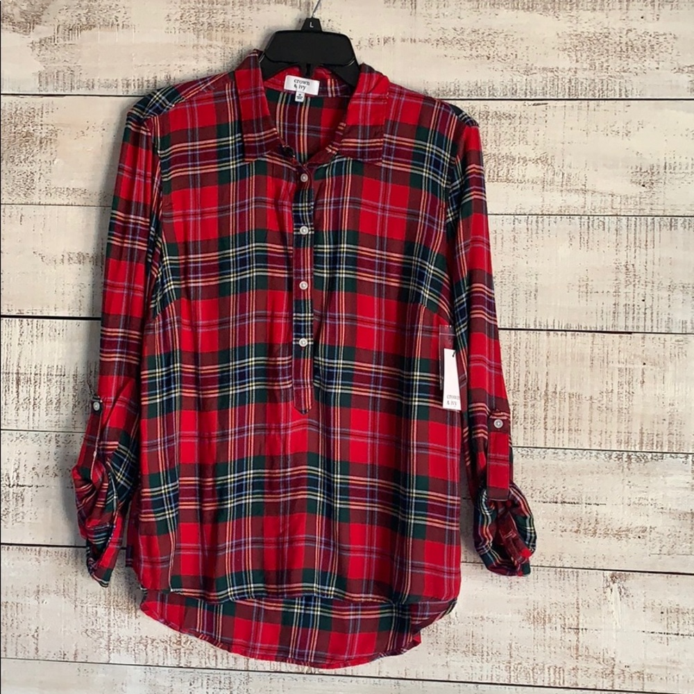 Crown & Ivy Long sleeve button top plaid shirt - M